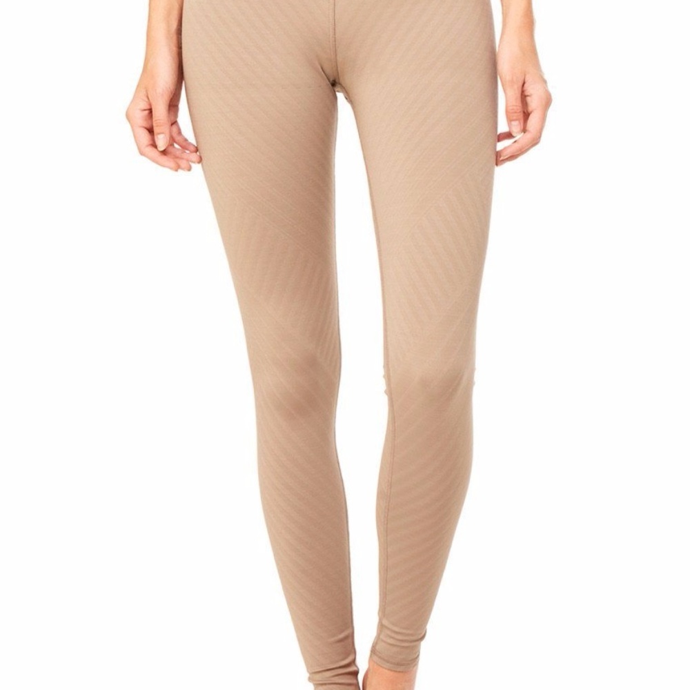 NWT ALO Yoga Airbrush Leggings